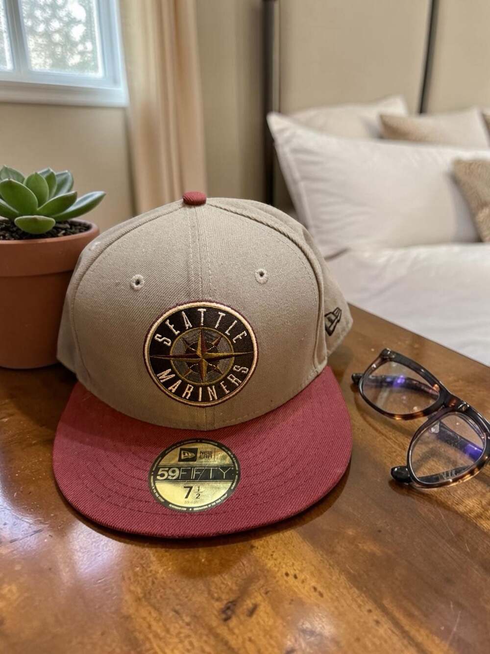 New Era Seattle Mariners 59FIFTY Fitted Hat Size 7 1/2 Khaki and Maroon